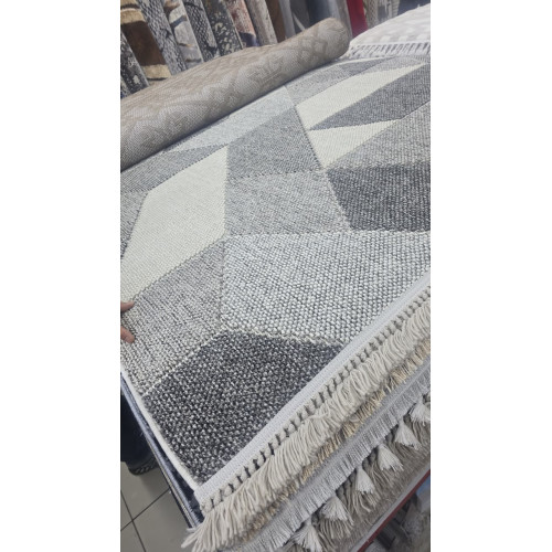 Geometric Patterned Rug Geometric Patterned Rug